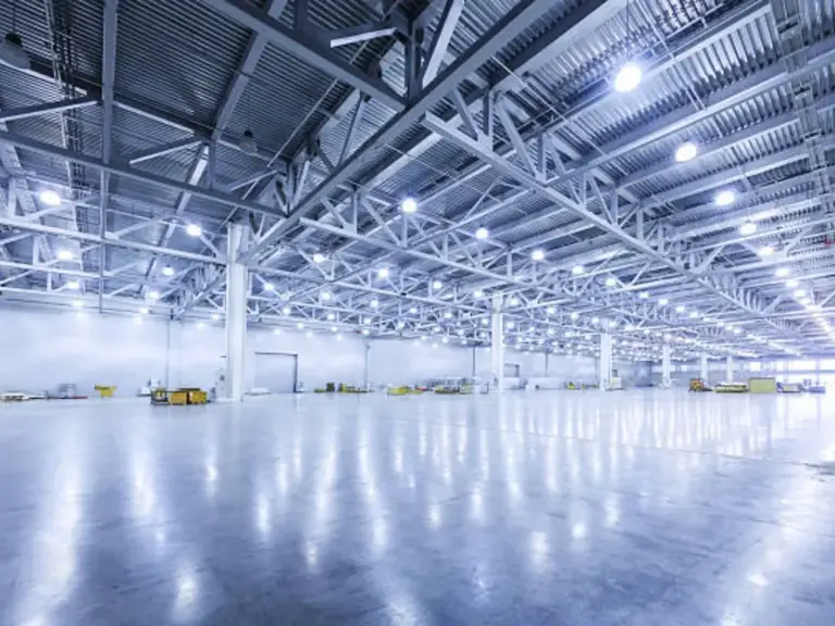 Ideen für die Beleuchtung von Lagerhallen