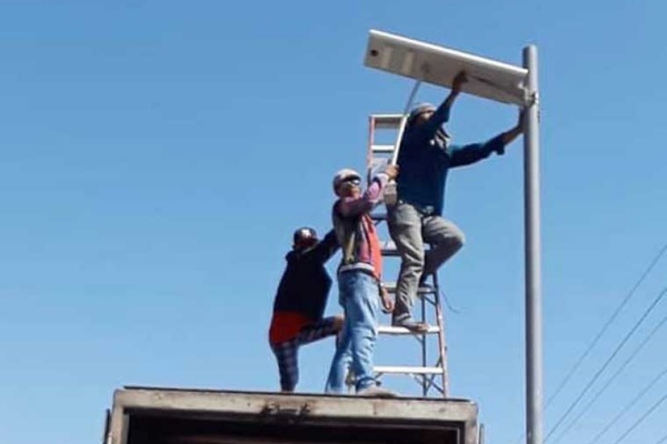 Progetto di illuminazione stradale solare a LED nel Bengala di Dhaka