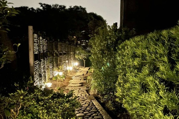 Progetto di illuminazione solare dei giardini in Oman
